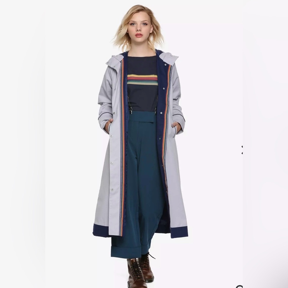 Her Universe Doctor Who Thirteenth Doctor Trench
Coat size xl